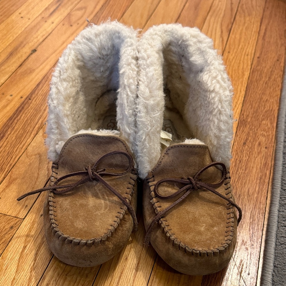 UGG Women’s tan Moccasin Slippers
